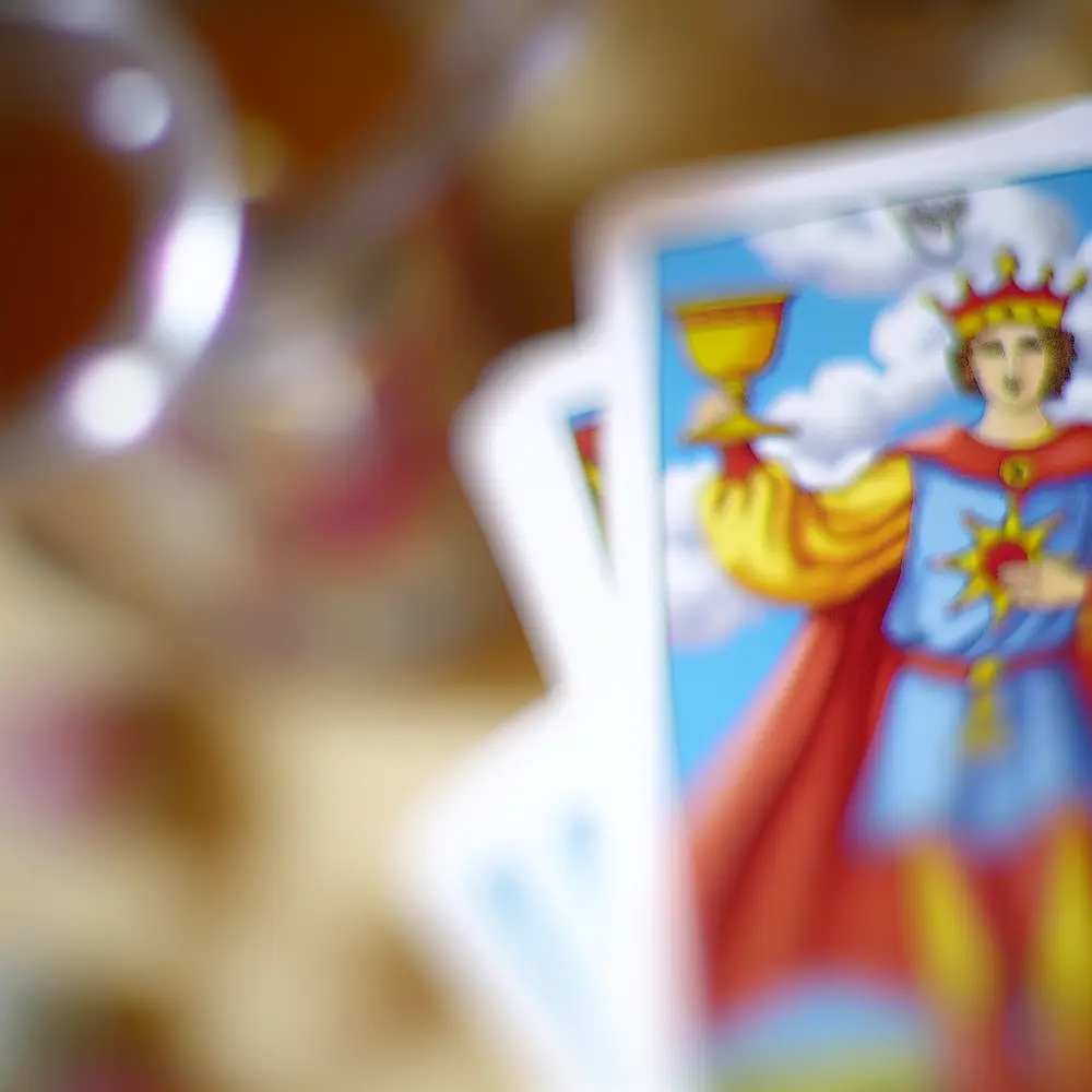 Cavaleiro de Copas no Tarot: O Mensageiro do Romance